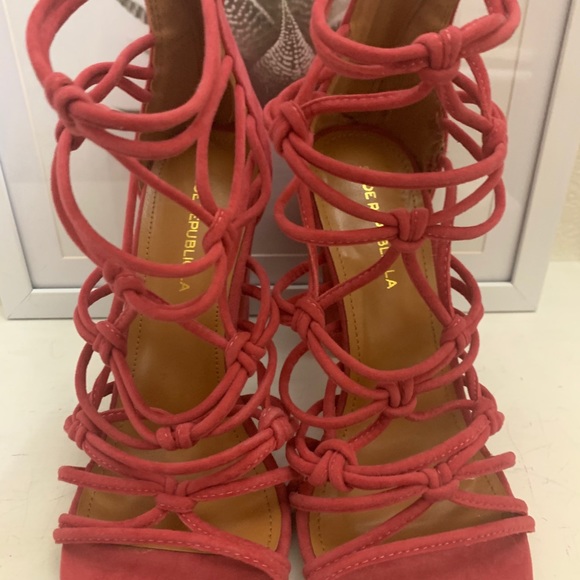 Plum Knotted Block Heels fit a 7.5 - Picture 6 of 7